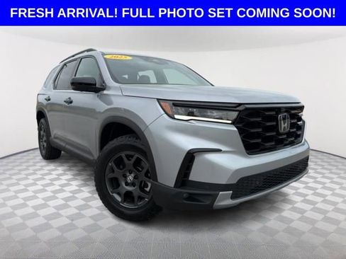 Used 2025 Honda Pilot TrailSport image 1