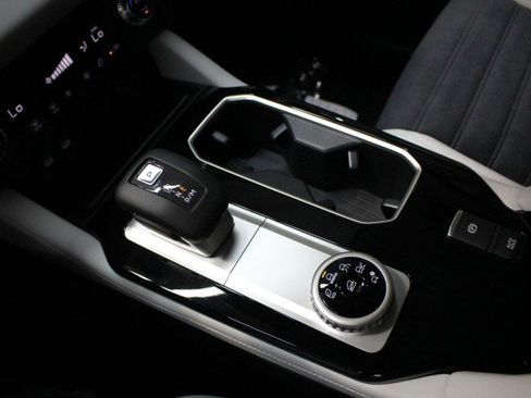 New 2025 Mitsubishi Outlander SE image 14