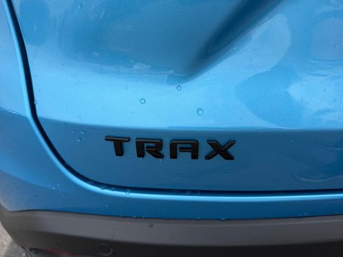 Used 2025 Chevrolet Trax RS w/ Sunroof Package FWD image 24