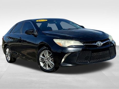 Used 2015 Toyota Camry SE FWD image 3