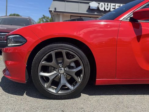Used 2015 Dodge Charger SXT image 16