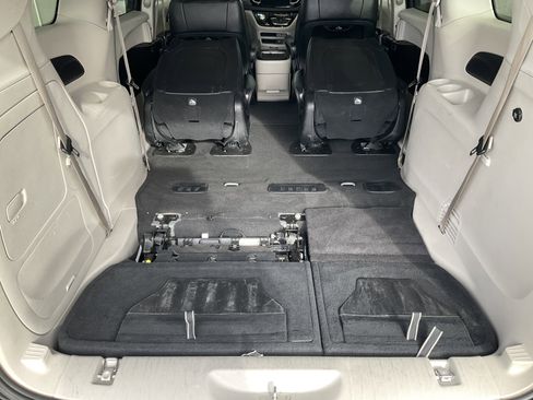 Used 2022 Chrysler Pacifica Touring-L image 45