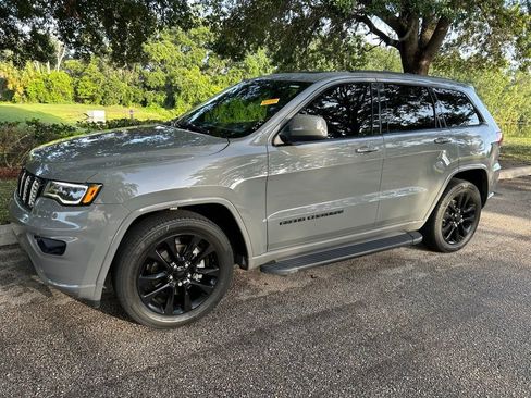 Used 2020 Jeep Grand Cherokee Altitude RWD image 2