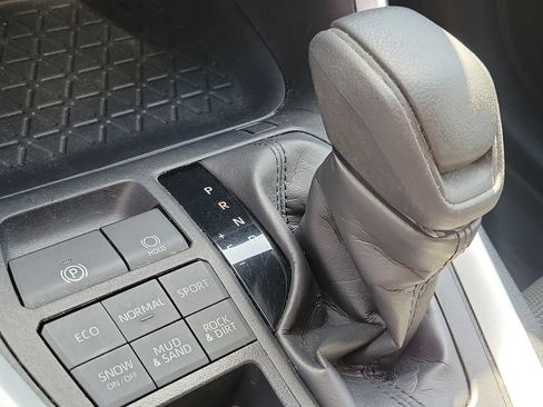 Used 2024 Toyota RAV4 LE AWD/4WD image 34