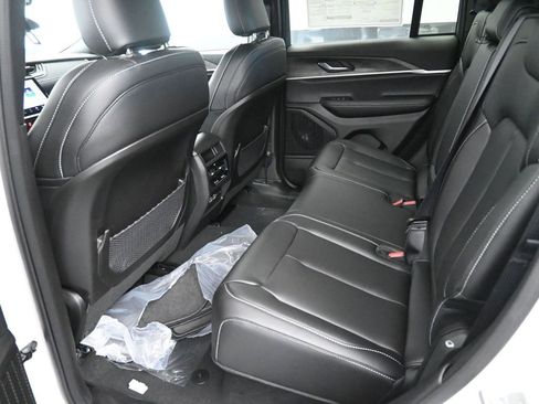 New 2025 Jeep Grand Cherokee Limited w/ Trailer Tow Package image 18