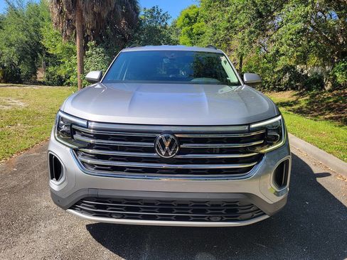 Used 2026 Volkswagen Atlas SE FWD image 2