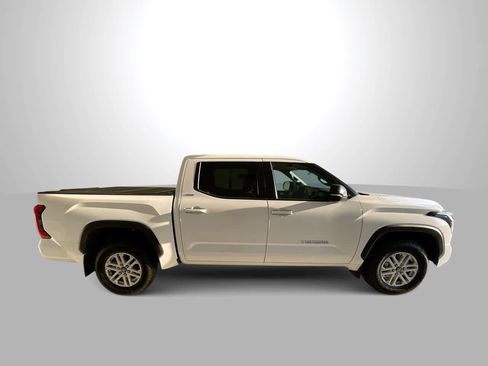 Used 2025 Toyota Tundra SR5 w/ SR5 Premium Package AWD/4WD image 9