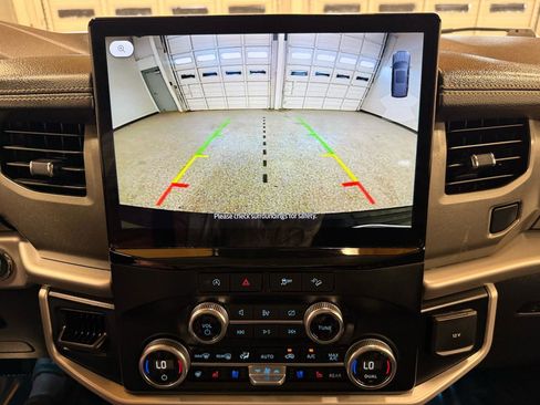 Used 2024 Ford Expedition Max XLT image 18