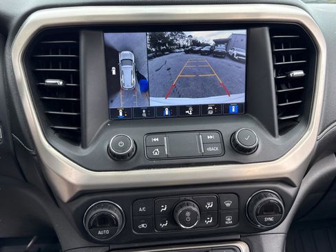 Used 2021 GMC Acadia Denali w/ Denali Technology Package image 12