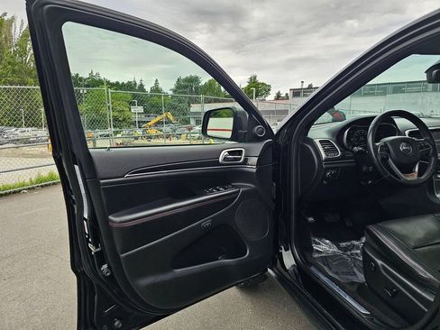 Used 2018 Jeep Grand Cherokee Trailhawk w/ Trailhawk Luxury Group AWD/4WD image 18