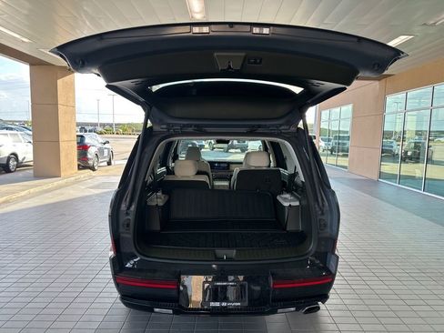 Used 2025 Hyundai Santa Fe Calligraphy image 8