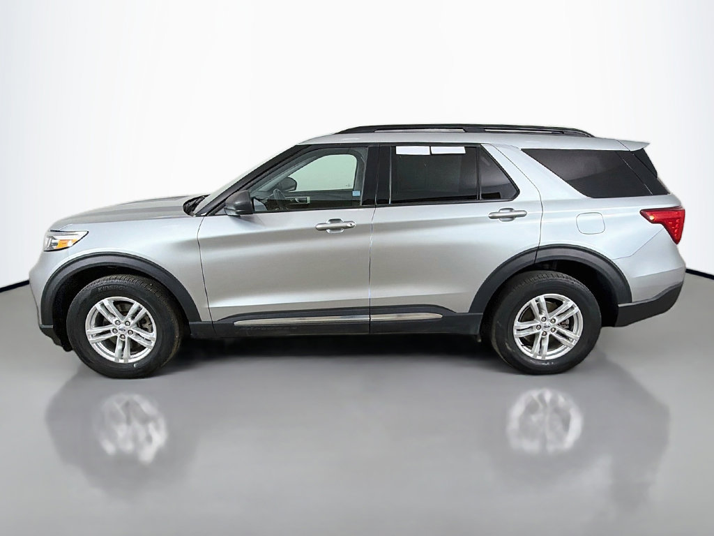 Used 2023 Ford Explorer XLT w/ Equipment Group 202A AWD/4WD image 14
