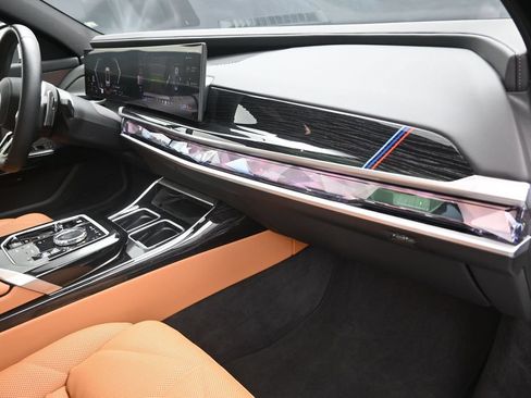 Used 2026 BMW 740i RWD image 24