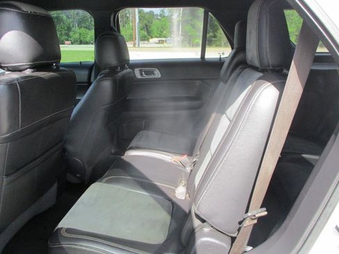 Used 2015 Ford Explorer XLT w/ Equipment Group 202A image 13