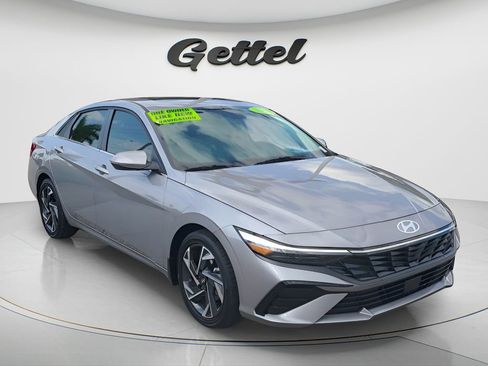 Used 2025 Hyundai Elantra Limited FWD image 3