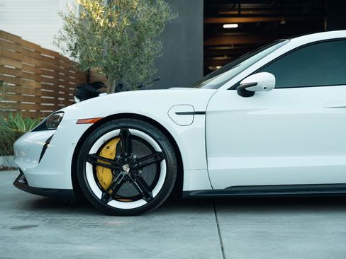 Used 2022 Porsche Taycan Turbo S image 11