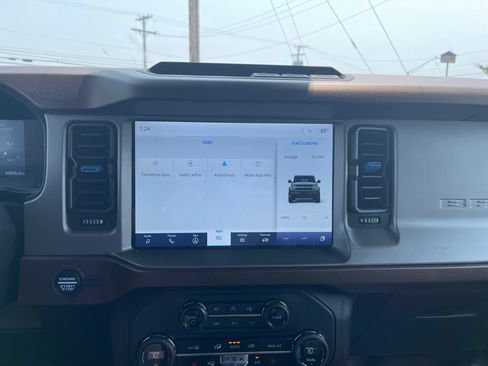 Used 2023 Ford Bronco Outer Banks AWD/4WD image 11