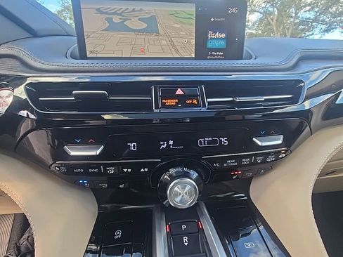Used 2023 Acura MDX SH-AWD w/ Advance Package image 28