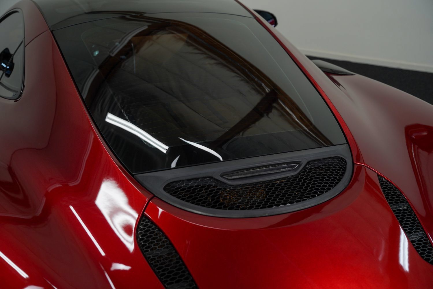 Used 2017 McLaren 570S RWD image 22
