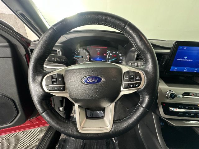Used 2022 Ford Explorer XLT AWD/4WD image 14