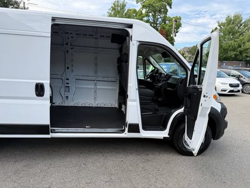 Used 2023 RAM ProMaster 2500 FWD image 23