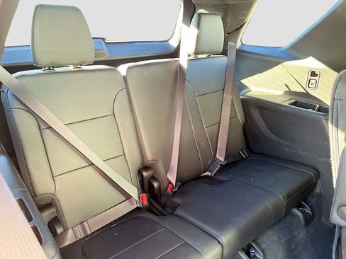 Used 2023 Chevrolet Traverse High Country image 30