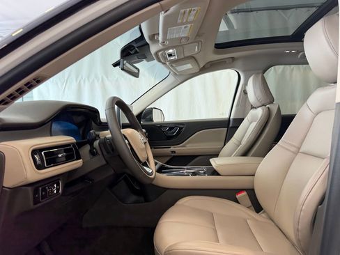 Used 2023 Lincoln Aviator AWD w/ Premium Package image 5