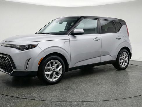 Used 2025 Kia Soul LX w/ LX Technology Package image 3