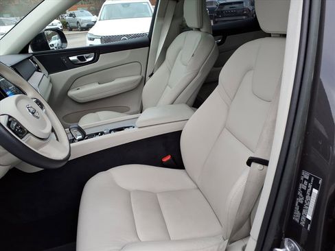 Certified 2023 Volvo XC60 B5 Plus w/ Protection Package Premier image 19