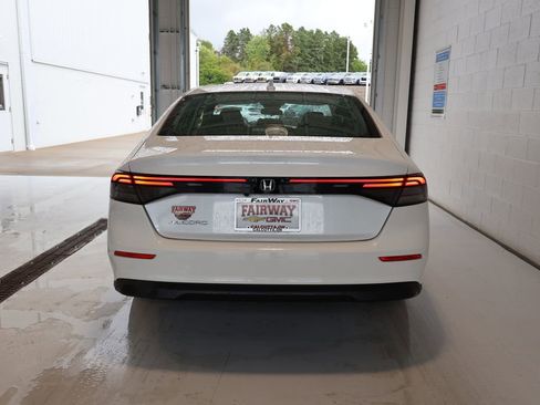 Used 2024 Honda Accord EX image 9
