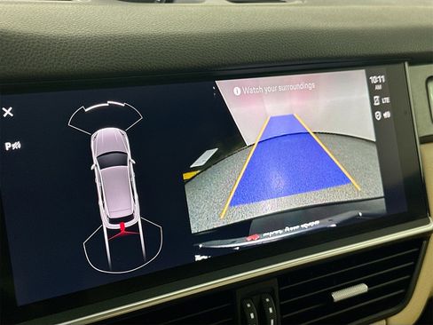 Certified 2023 Porsche Cayenne Platinum Edition image 23