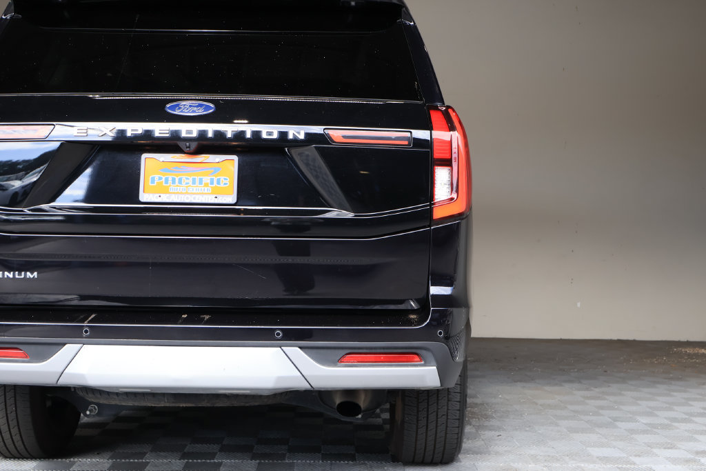 Used 2025 Ford Expedition Platinum AWD/4WD image 13