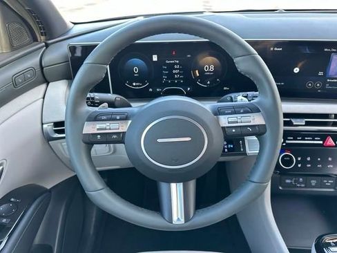 New 2025 Hyundai Tucson Limited image 11