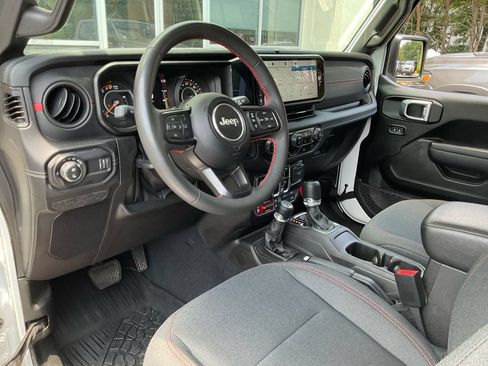 Used 2024 Jeep Gladiator Rubicon w/ Technology Group AWD/4WD image 22