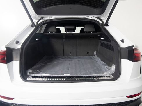 Used 2026 Audi RS Q8 performance AWD/4WD image 46