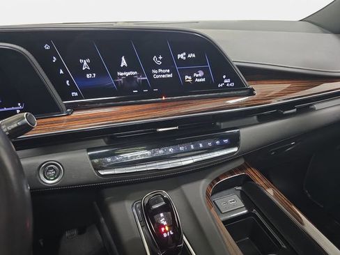 Used 2022 Cadillac Escalade Premium Luxury image 20