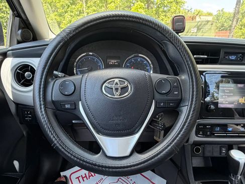 Used 2018 Toyota Corolla LE FWD image 25