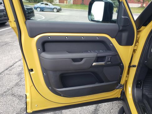 New 2026 Land Rover Defender 110 AWD/4WD image 11