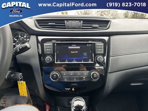 Used 2018 Nissan Rogue S image 21