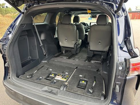 Used 2025 Toyota Sienna XLE image 10