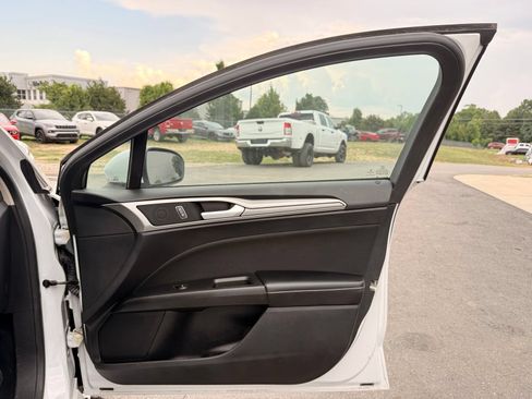 Used 2019 Ford Fusion SE FWD image 17