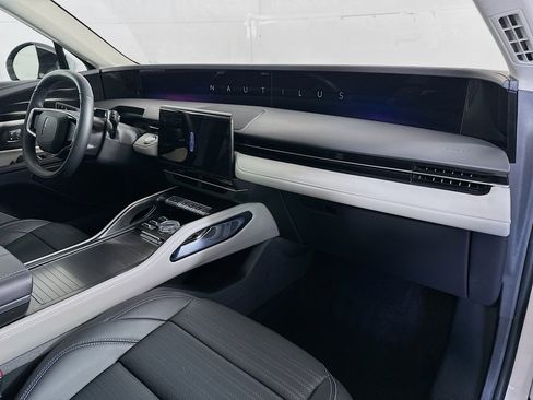 Used 2024 Lincoln Nautilus Reserve w/ Equipment Group 202A image 29