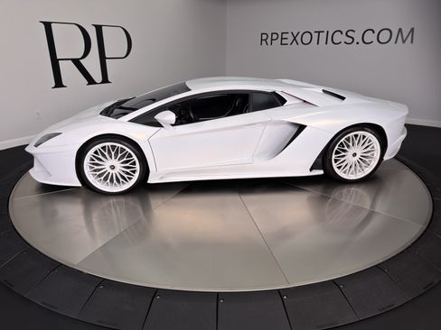 Used 2018 Lamborghini Aventador S AWD/4WD image 6