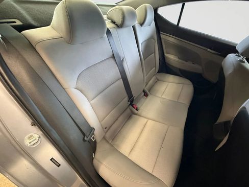 Used 2017 Hyundai Elantra SE FWD image 47