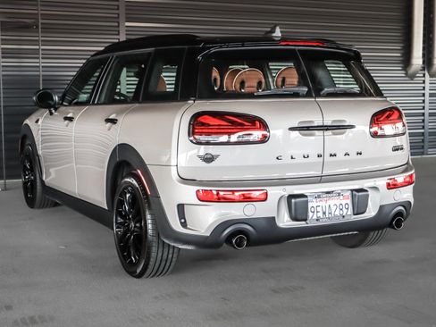 Used 2024 MINI Cooper Clubman S w/ Signature Upholstery Package FWD image 2