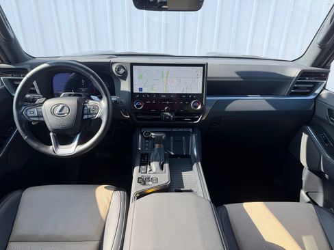 Used 2024 Lexus GX 550 AWD/4WD image 12