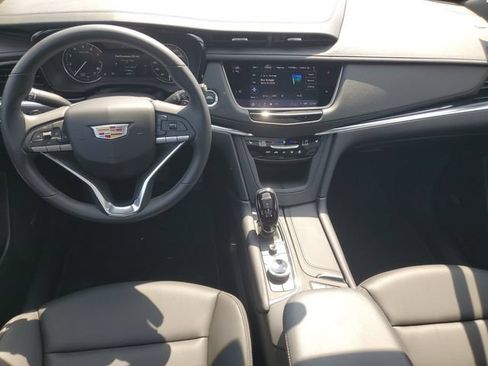 Certified 2025 Cadillac XT6 Luxury FWD image 27