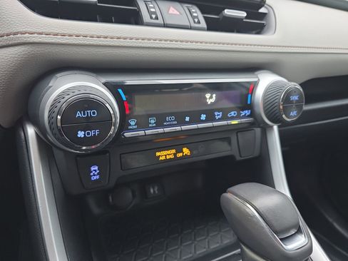 Used 2019 Toyota RAV4 XLE Premium image 24