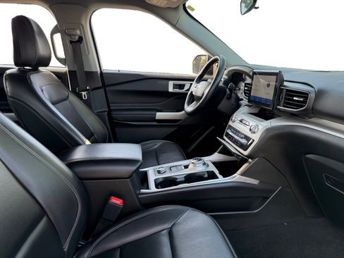 Used 2023 Ford Explorer XLT w/ Equipment Group 202A image 14