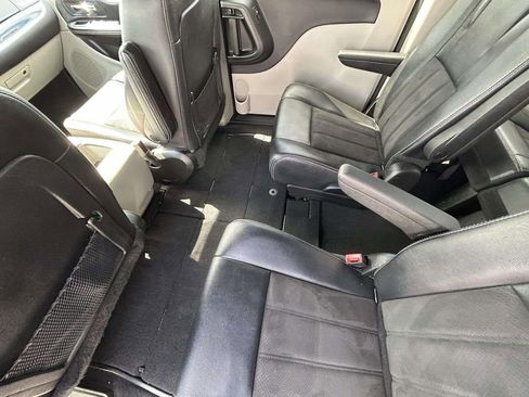 Used 2019 Dodge Grand Caravan SXT image 11